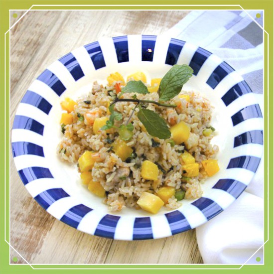 新鮮菠蘿雞粒蝦仁炒糙米飯